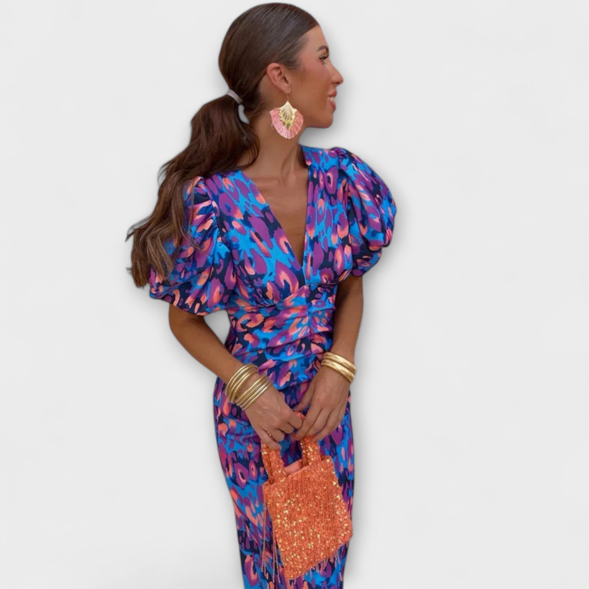 Vanessa - Vestido elegante con escote en V