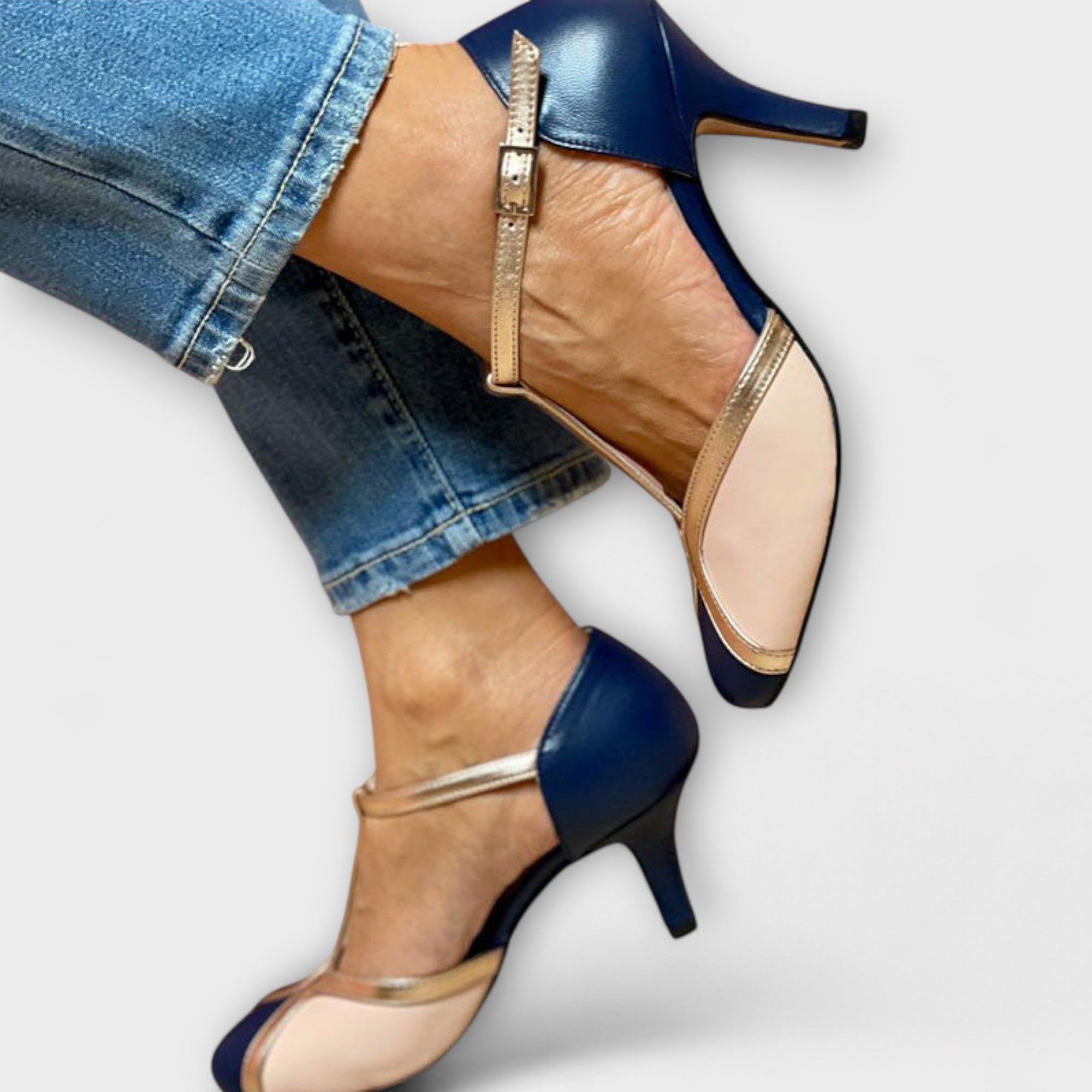 Alicia – Tacón Alto con tira en T en dos tonos