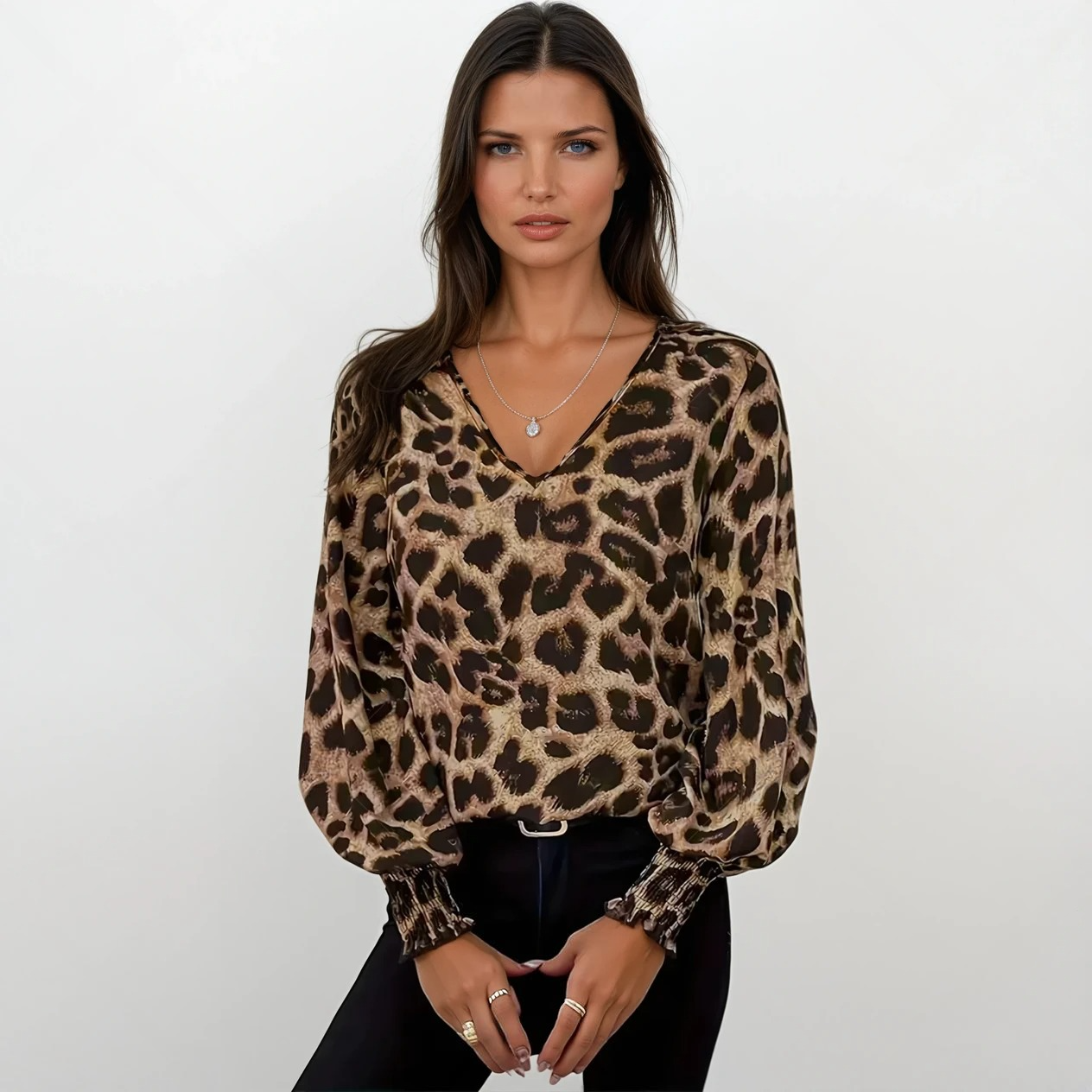 Susana - Blusa elegante con estampado de leopardo